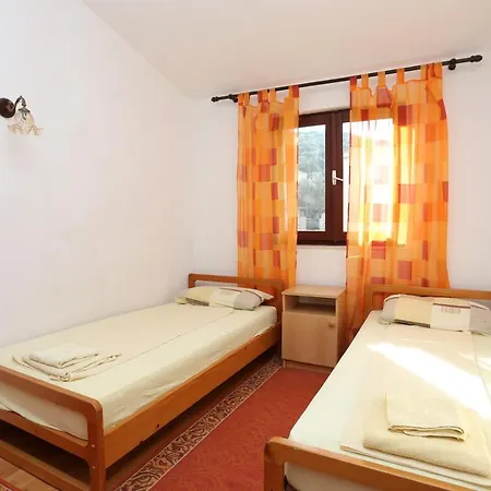 16345a Apartment *